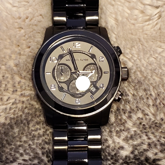 Michael Kors Runway Chronograph - Picture 1 of 4